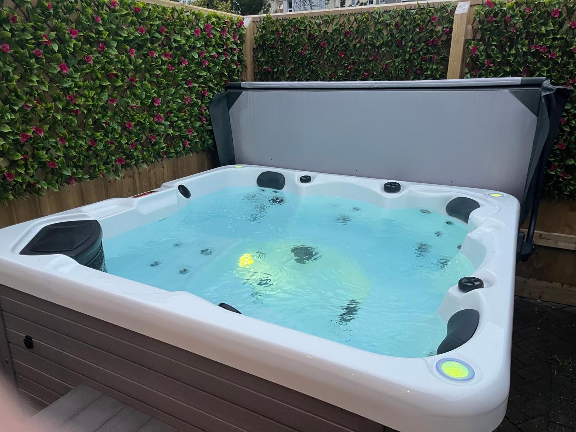 St Annex, Boutique Holiday For 2 People In - With Private Hot Tub! Апартаменты Торки